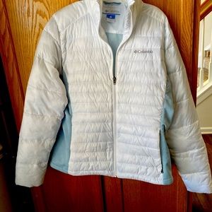 Columbia woman’s jacket. Zipper side pockets.